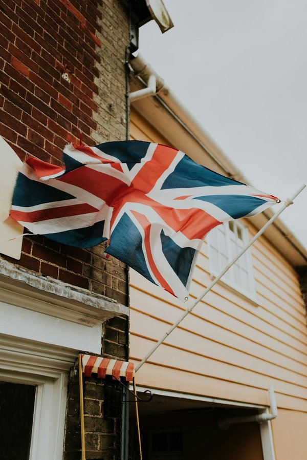 How to Craft the Ultimate British Cream Tea with Freshly Baked Scones?